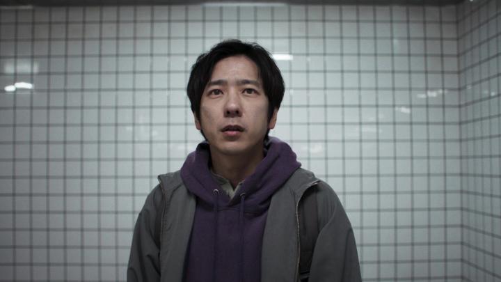 『８番出口』 10月2日(金) プライムビデオで見放題独占配信開始 決して、異変を見逃さないでください👁 “異変”探し無限ループゲームが、 ついに実写映画化。 無限に続く地下通路からの脱出劇が始まる。