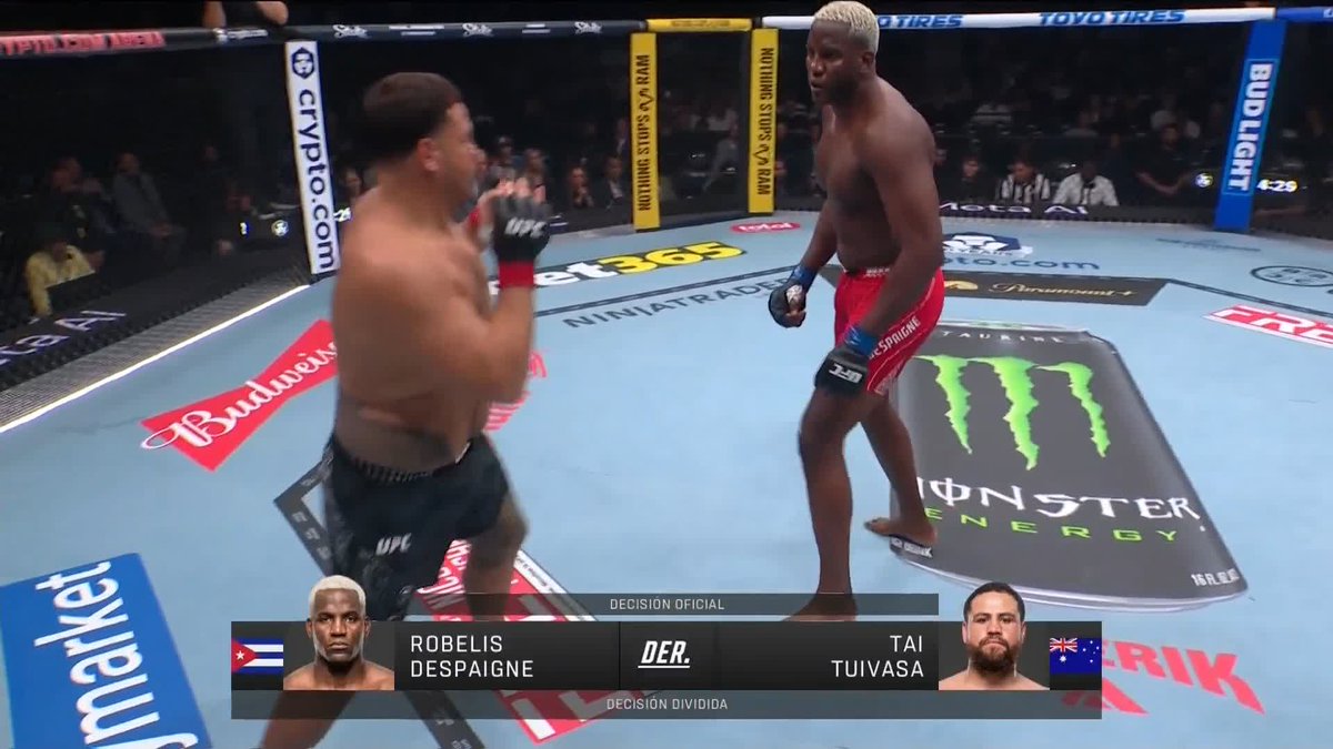 El cubano Robelis Despaigne 🇨🇺 se llevó la victoria por decisión dividida después de una gran pelea 👊🏻 #CryptoCom #UFC331 | Ver en vivo por Paramount+ Deportes