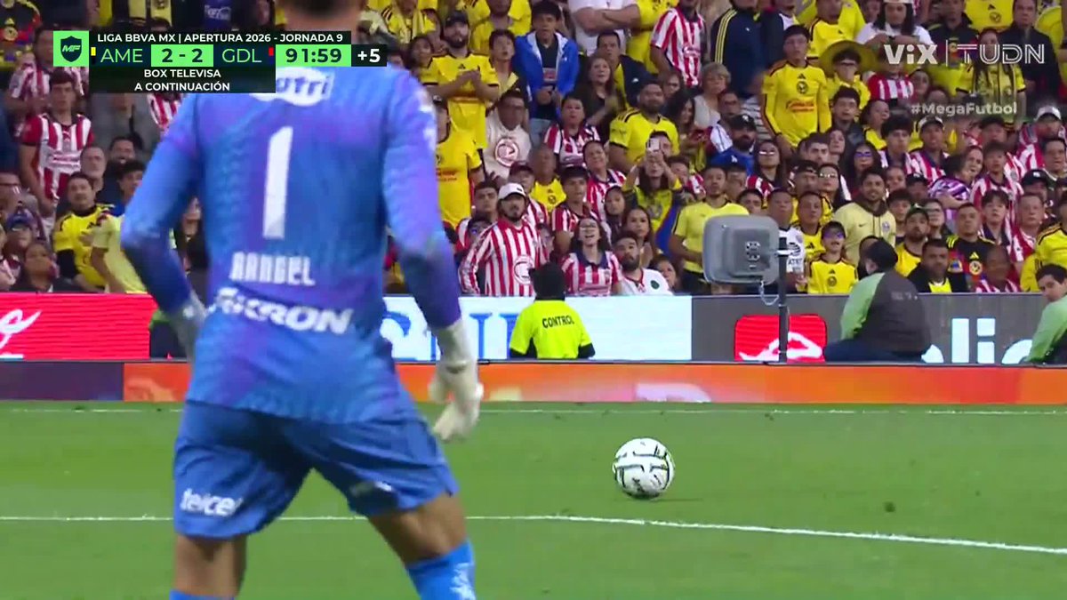 Si ese disparo de Carlos Álvarez terminaba en gol se caía el Estadio Azteca. Era el debut soñado.