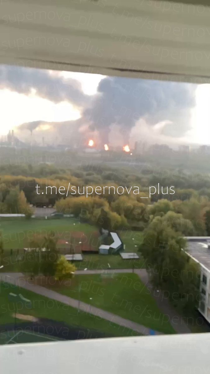 Overnight, Ukrainian forces struck several targets inside Russia, including two important pieces of Moscow’s energy infrastructure. 🔹 Kapotnya — Moscow Oil Refinery: The refinery, operated by Gazprom Neft, is one of Russia’s major refining facilities and has an installed processing capacity of roughly 11 million tonnes of crude oil per year. It produces fuels and other petroleum products for the Moscow region. A fire is ongoing at the site following the strike. 🔹 Lyubertsi — TPP-22: This is a major combined heat and power plant operated by Mosenergo. It has around 1.4 GW of electrical capacity and supplies electricity and heating to southeastern Moscow, Dzerzhinsky and much of the Lyubertsy area. It also provides industrial steam to the Moscow Oil Refinery 🔹 Sofino, Moscow region - A large fire was reported at warehouses operated by LLC Modern Warehouse Technologies.