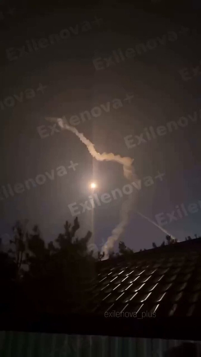 Overnight footage of Moscow air defenses trying to fend off a Ukrainian drone attack.