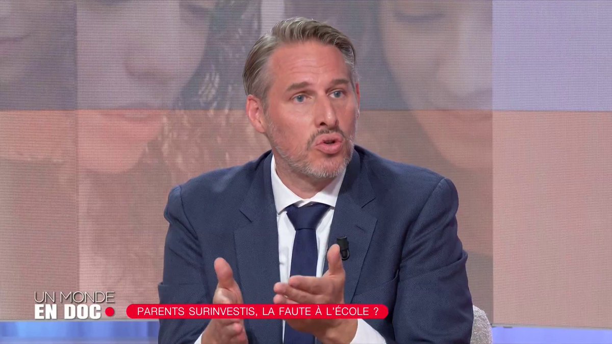 « En France, on a une #école incroyablement réactionnaire. Apprendre de la poésie par cœur ou à faire de belles lettres cursives, il y a plein de systèmes éducatifs où on ne s’embête pas avec ça. Et ils ont un meilleur classement PISA » Grégoire Borst #UMED Rebecca Fitoussi