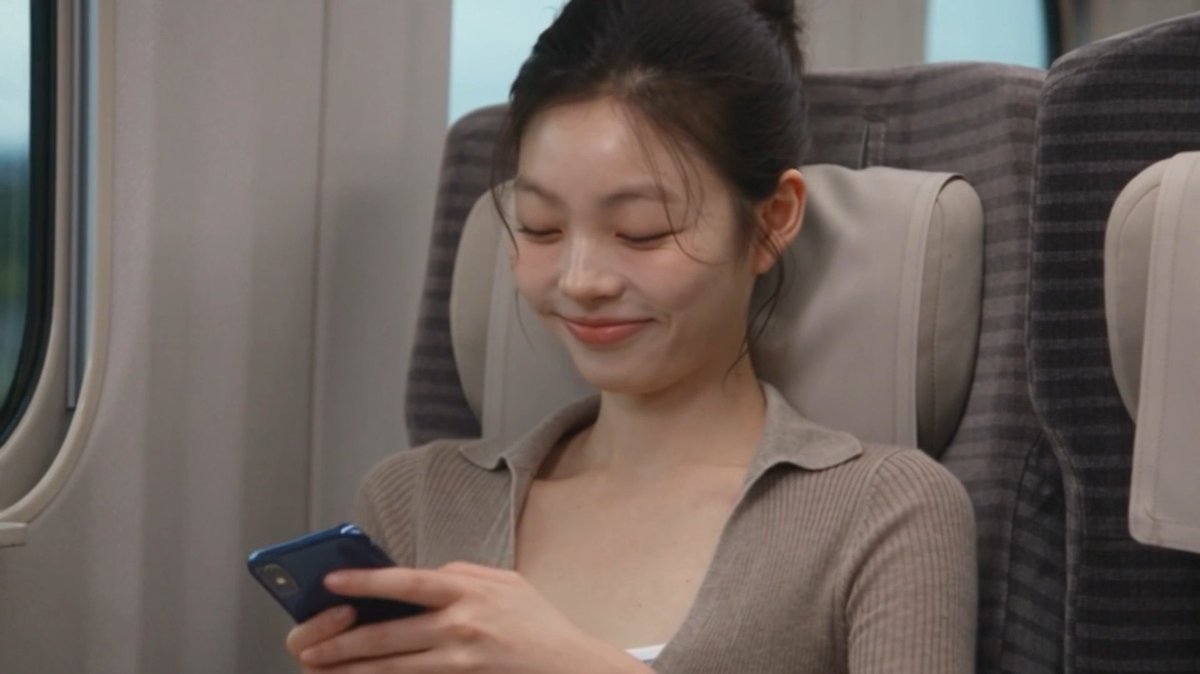 新幹線で隣に乗ってきた、脚開いてくるタイプのハーフパンツおじ