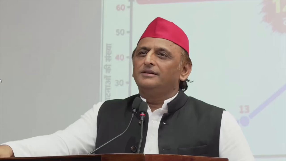 "भारतीय जनता पार्टी संविधान की दुश्मन तो है ही,गरीबों की भी दुश्मन है इसीलिए डीजल, पेट्रोल हर जरूरत की चीज महंगी हो रही है।" - माननीय राष्ट्रीय अध्यक्ष श्री अखिलेश यादव जी