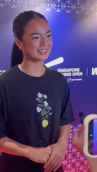 ‘THE POWER OF REPRESENTATION’ Alex Eala described as “surreal” seeing a long line of fans in Orchard, #Singapore, for her merchandise, reflecting on how many people have connected with her journey and what she represents. The Filipina tennis star’s latest Nike collection features the Sampaguita, the Philippines’ national flower and a recurring symbol in Eala’s gear that represents her roots and the culture she carries with her on tour. For Eala, the turnout showed the power of representation and how her journey has resonated with Filipinos beyond the tennis court. #dailytribune