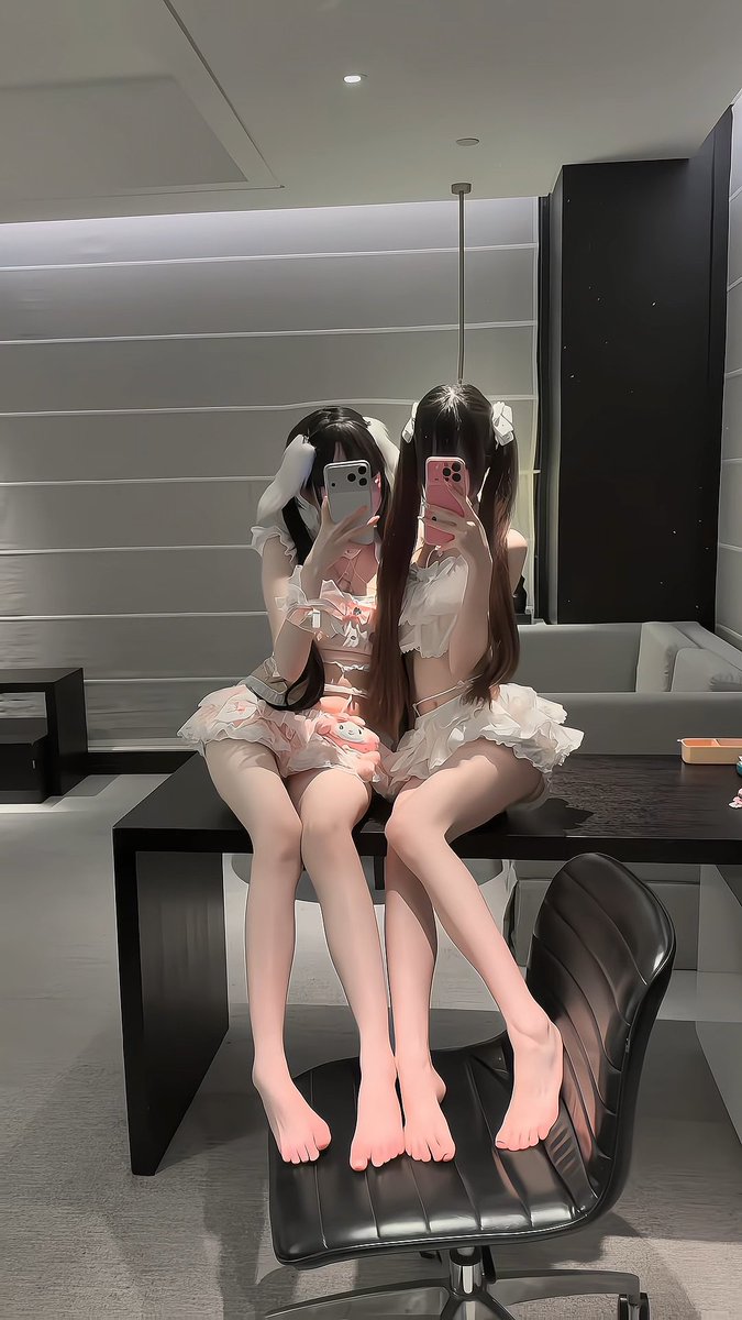 メイド双子、自撮り中🫧 #メイド #メイド服 #自拍 #コスプレ #cosplay #二次元