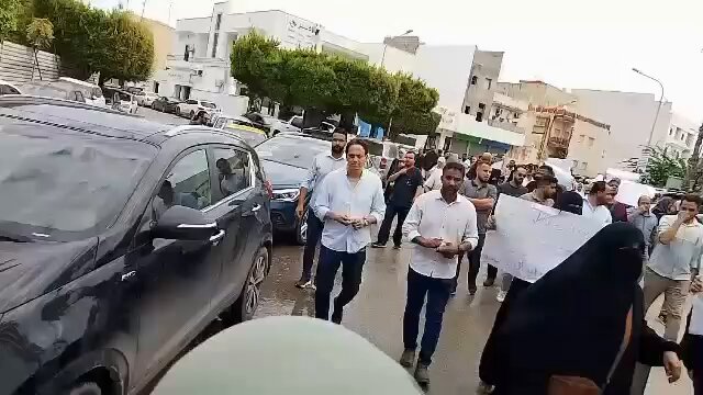 خروج مظاهرات لقطاع الصحة مع هتافات دبيبة يا دبيبة حقي ماني مسيبه يطالبون في بزيادة #العاصمة
