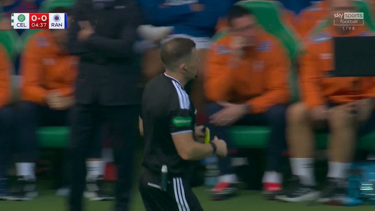 It’s getting HEATED on the touchline already 👀