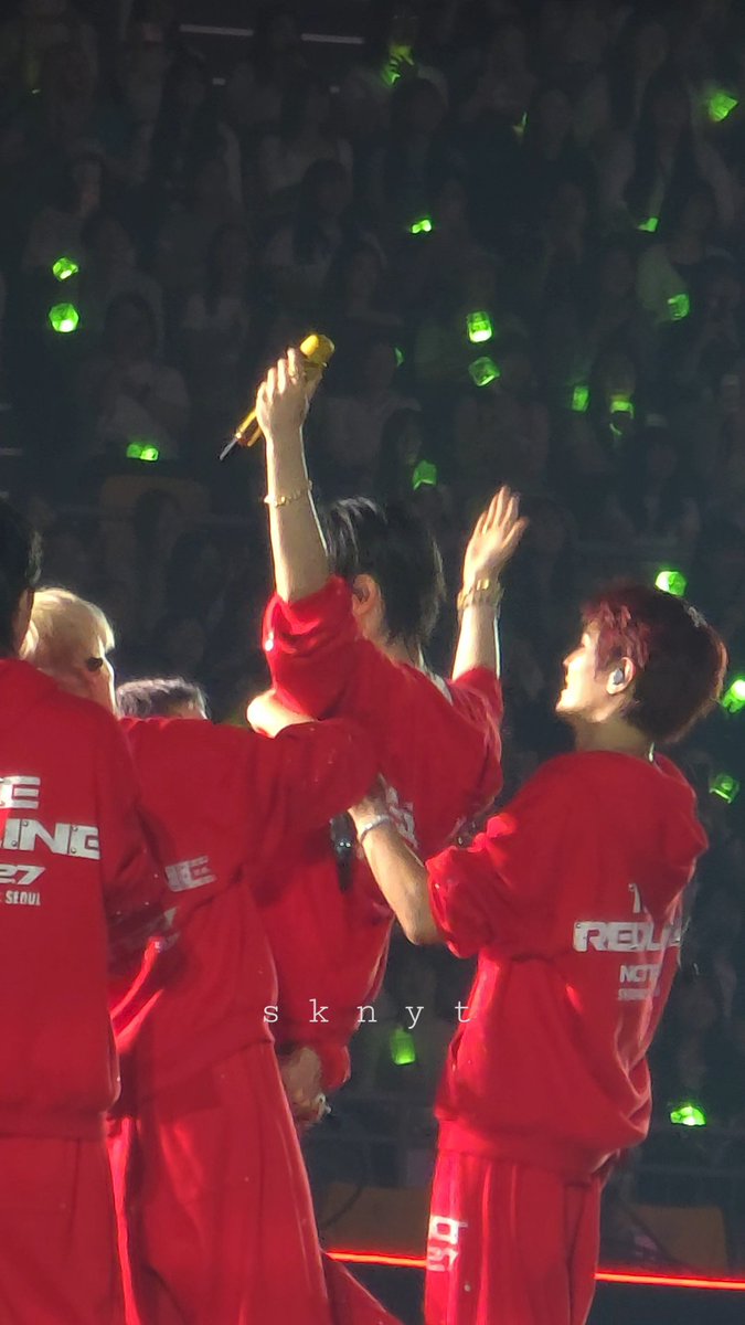 yuta's ment is always so beautiful & thoughtful, when he thanked the members they lifted him up. and everyone keeps chanting his name today 🥹🤍