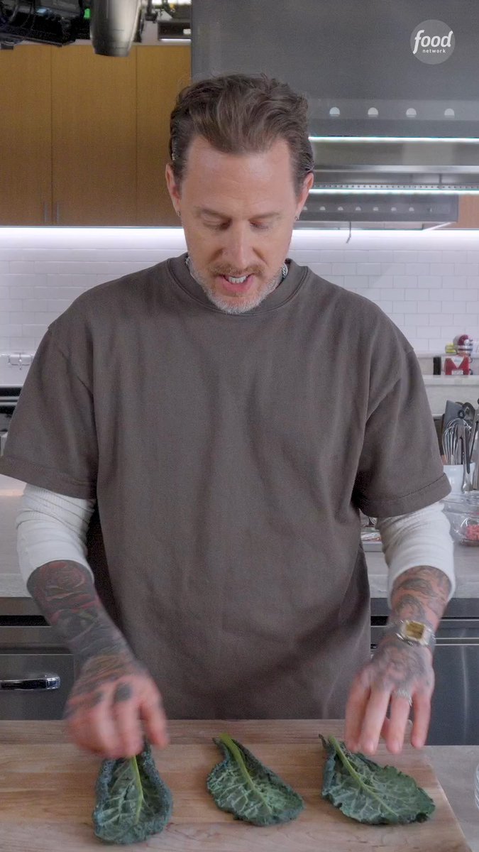 .Michael Voltaggio turns kale leaves into wrappers for pork dumplings! 😲 See more of Michael's brilliant dishes when he competes on #BobbysTripleThreat Tuesdays at 8|7c.