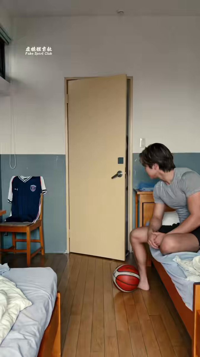 室友剛運動完，真的很臭唉… Roommate just finished training. He really stinks… #ai男子 #bl #體育生 #宿舍
