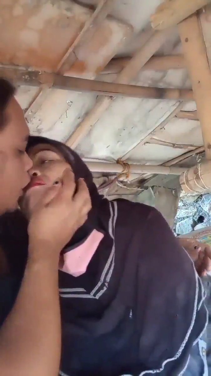 Kissing + grepe grepe STW di gubuk sawah, udah tua masih doyan mesum