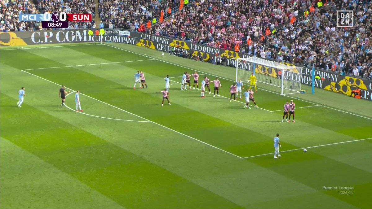 O primeiro golo de Enzo pelo Man City foi um golaço de livre direto.