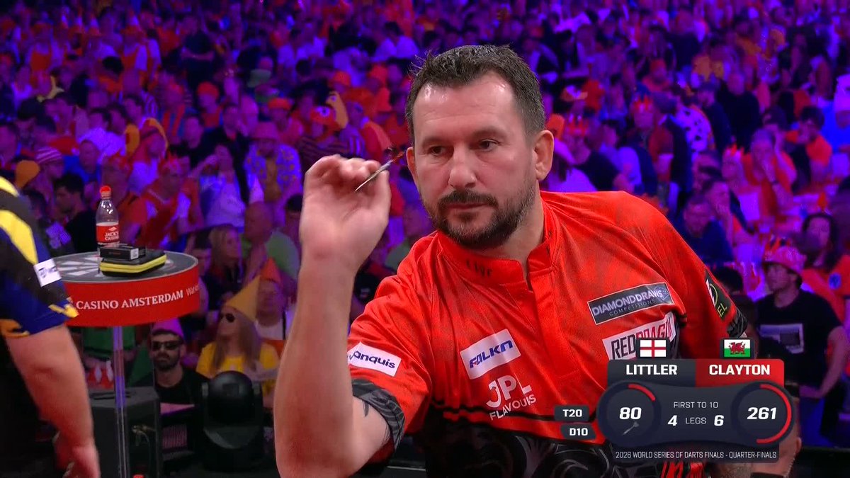 TRADEMARK CLAYTON! That is VINTAGE Jonny Clayton! The Welshman fires in a brilliant 121 on the bull to leave Luke Littler with plenty of work to do! 👀 📺 #WSODFinals | QF