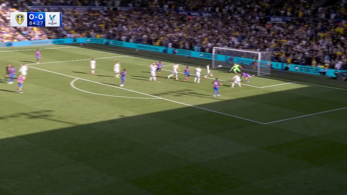 Daichi Kamada can't guide his header on target! ❌