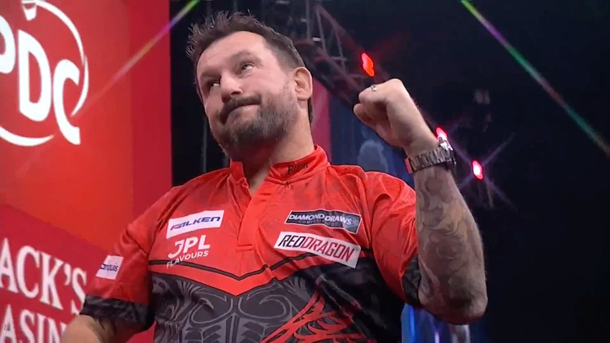 CLAYTON KNOCKS OUT LITTLER 😱 The clean sweep is OVER ❌ Jonny Clayton sweeps aside Luke Littler 10-4 to seal his place in the semi-finals and complete the last four line-up! 📺 #WSODFinals | QF