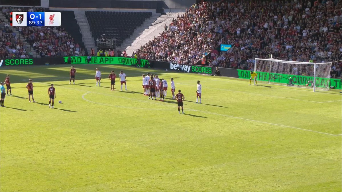 Alex Scott's free-kick sails well over the bar! ❌