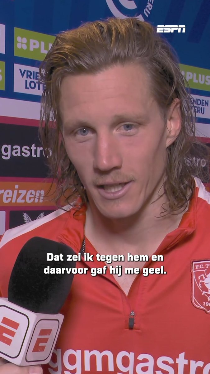 Wout Weghorst stoort zich aan scheidsrechter Gözübüyük: "Zo praat ik niet eens tegen mijn eigen hond" 🔗