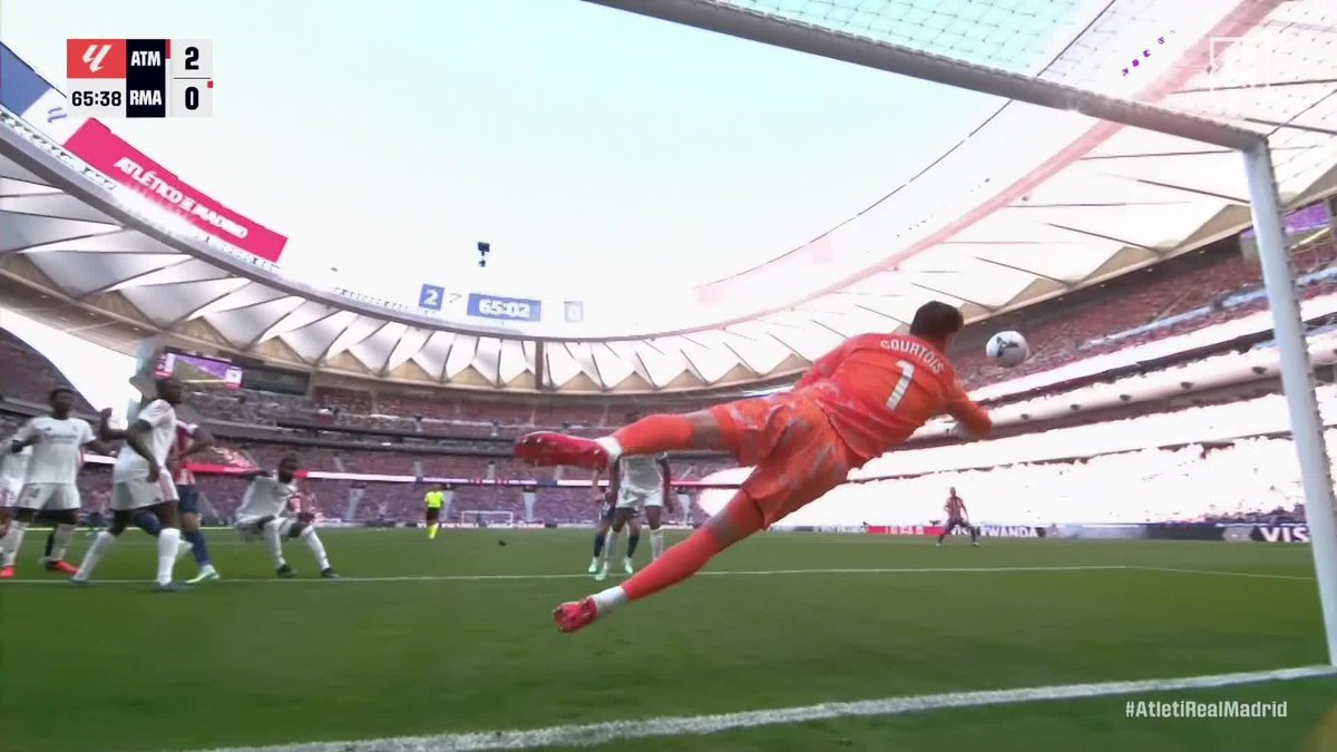 コナテとクルトワがスーパーブロック🛡️🔥 これ以上の失点を防ぐため決死の守備 🎥DAZN Japan