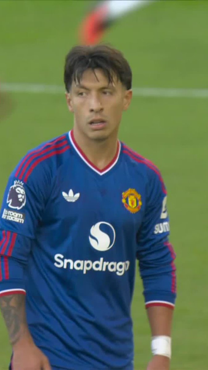Lisandro Martínez 🫪 He puts it into Fulham's net in a massive error 🫣 📺 Stream #FULMUN on DStv:
