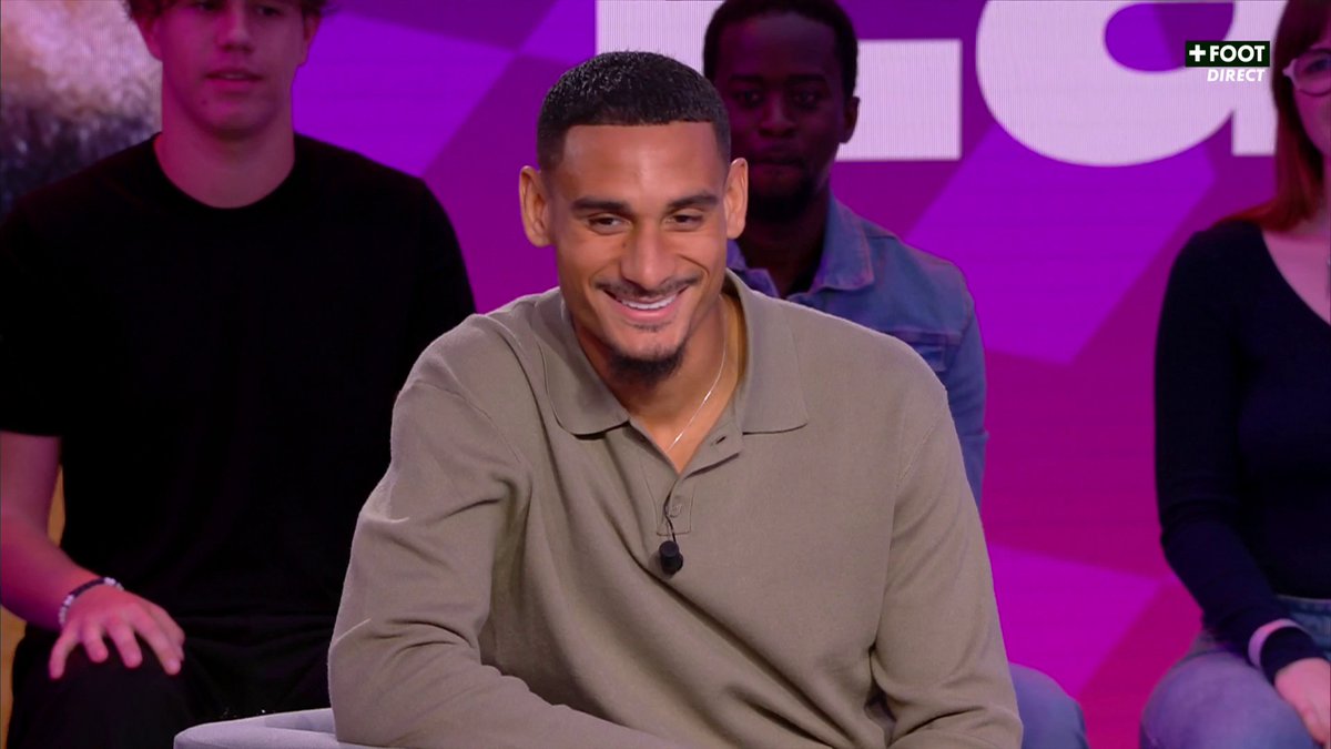 « CETTE NOUVELLE ÈRE VA ÊTRE SYMPATHIQUE. » 😁 Maxence Lacroix 🇫🇷 a déjà hâte de l’équipe de France version ZZ. 😍 🎙️ CANAL+ Foot