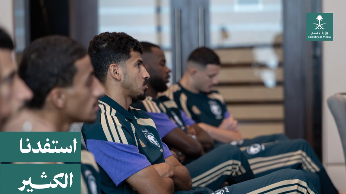ضمن مشروع "متحدّثون" أحد مشروعات مركز التواصل الحكومي بوزارة الإعلام قُدمت دورة تدريبية للاعبي المنتخب السعودي لتطوير مهاراتهم في الظهور الإعلامي، استعدادًا لكأس الخليج. المنتخب السعودي