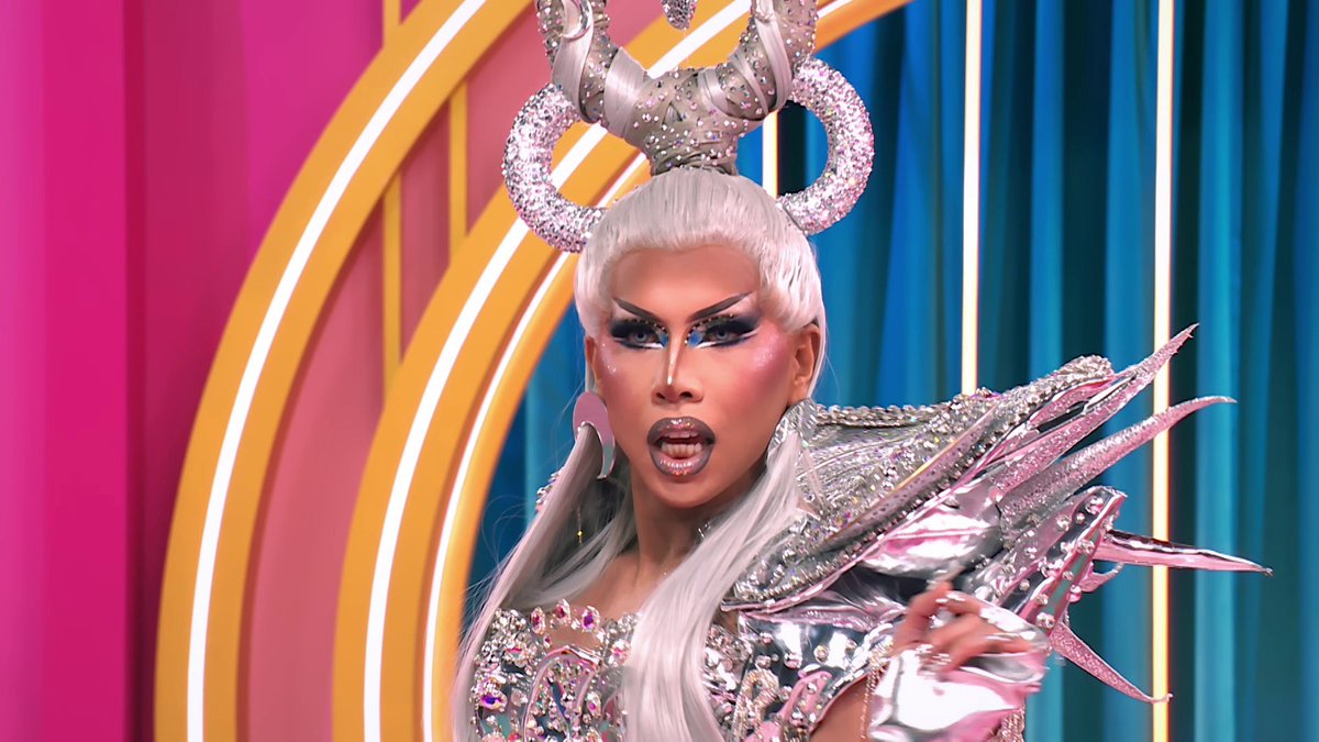 👏 Estrenando el taller completamente reformado llega Coco Luna 🌙 🌙 💥 La bomba sexy de la temporada 6 de #DragRaceEs ✨ Entradas al taller en directo ▶️