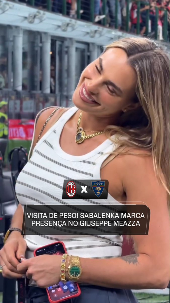 Visita ilustre no Estádio Giuseppe Meazza! 🏟️🎾 Aryna Sabalenka marcando presença nas tribunas para acompanhar de perto o duelo entre Milan e Lecce pela Serie A. ⚽️🔥🇮🇹 🎥: Instagram/acmilan Assista a Milan x Lecce ao vivo pela ESPN no Plano Premium do #DisneyPlus #ItalianoNaESPN #Milan #Lecce