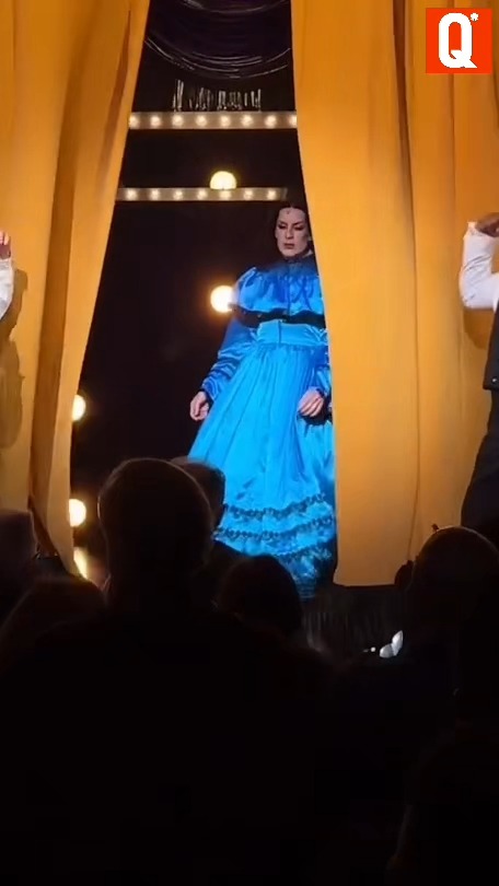 She wants to start a revolution but she wants to serve c**t! The incomparable Alaska (@theonlyalaska5000) takes her first curtain call as Mary Todd Lincoln for the ohmary National Tour. #Alaska #OhMary