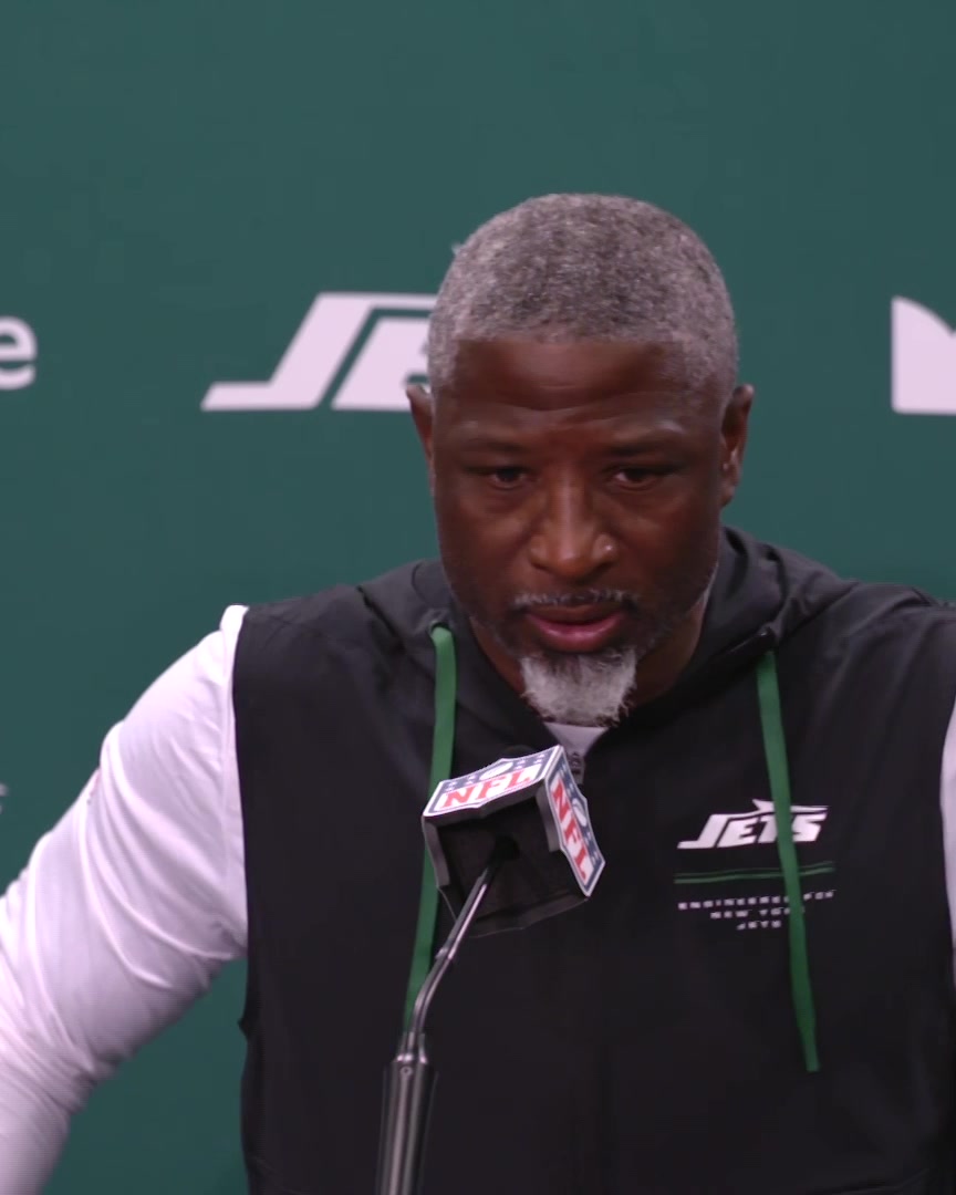 Aaron Glenn says he's "highly upset" after the Jets' loss to the Packers: "This loss is not going to define who we are and what we're about, I will say it. It's not okay and our guys are going to take it like that."