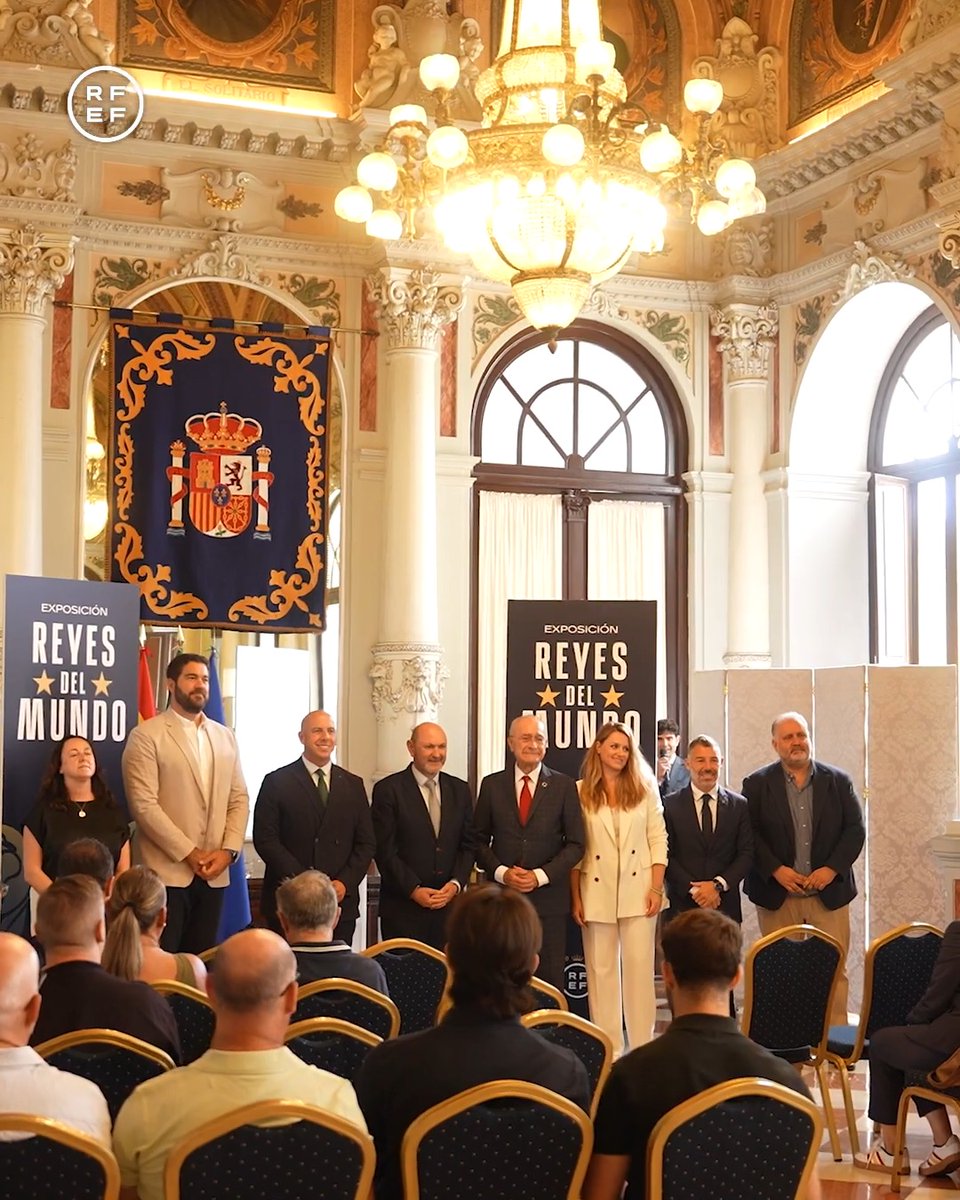 🗣 Rafael Louzán: "La @SeFutbol es sinónimo de unión". 🏆🇪🇸 El trofeo de campeones y los mejores recuerdos del triunfo en el Mundial pueden disfrutarse ya en Málaga, primera parada de la muestra 𝗥𝗲𝘆𝗲𝘀 𝗱𝗲𝗹 𝗠𝘂𝗻𝗱𝗼. 🔗 #VamosEspaña