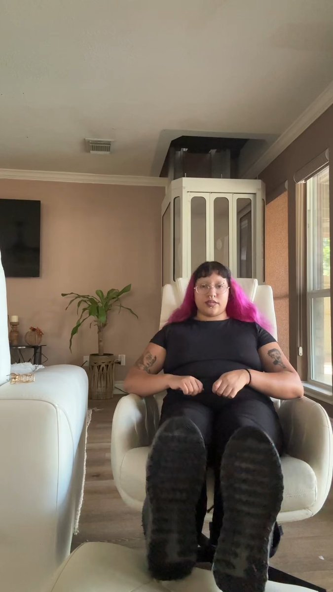 your favorite server after a 8hr shift comes home to smell her #feet