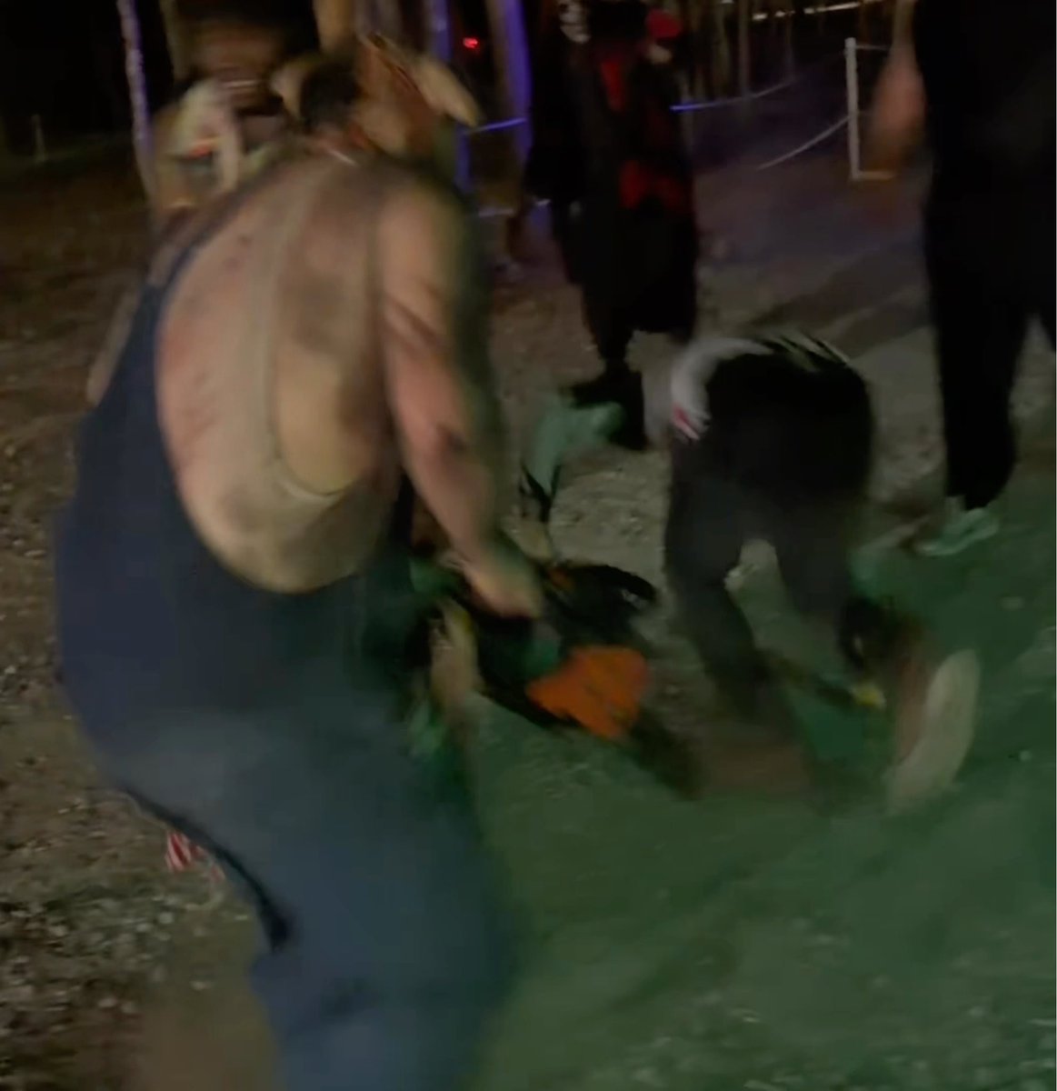 JeโVon Evans went to a haunted house in Greensboro called the โWoods Of Terrorโ and got chased with a chainsaw LMFAOOOOOOOOOOO