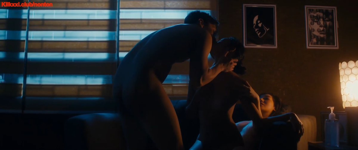 Throuple (2024) #Plus #SemiFilm #FilmSemi Ysay dan Hannah yang menjalin suatu hubungan panas mendapati diri mereka mencari sosok baru setelah kehilangan pacar mereka.