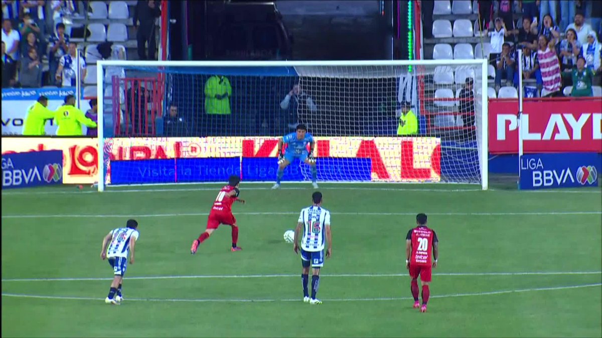 🇲🇽⚽️ ¡GOOOOOOOOL Xolos ! 😮 Gilberto Mora nuestro niño maravilla anota el primero gracias a un penal que él mismo provocó. Este muchacho tiene mucho temple. #LigaMXEnFOX 📺