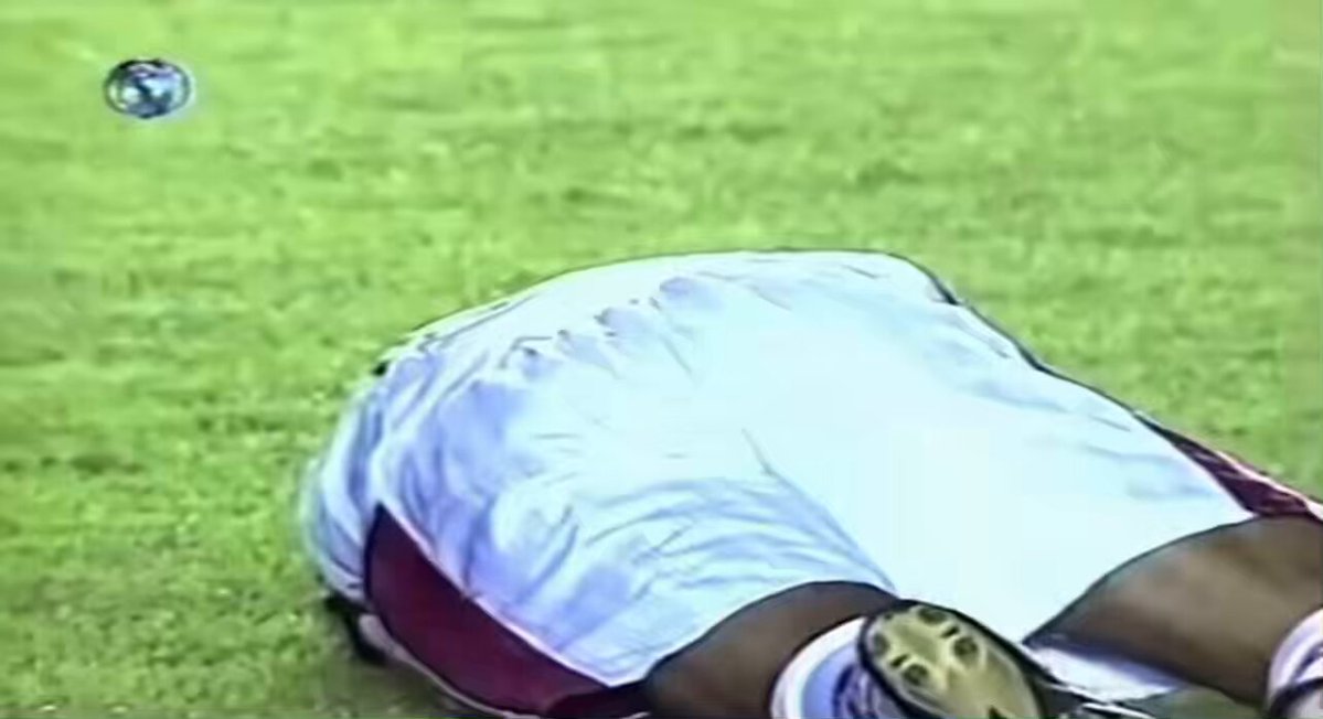 Chegada mais leve do Junior Baiano nos anos 90 😄