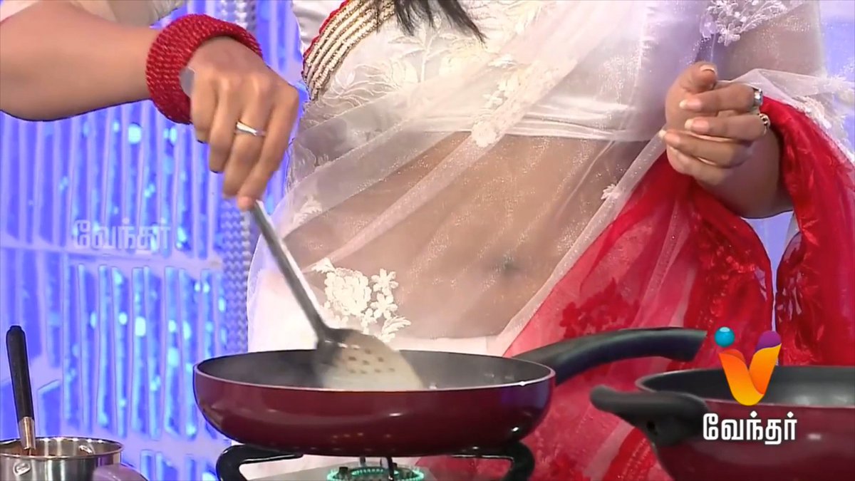 Vandana michael chinna thirai in arabian kudhirai 🐎🥵 iva transparent saree la navel ah katuva paru 🤤ipolam waste serials apolam Nandhini serial iva vara serial lam apidi irukum 🥵