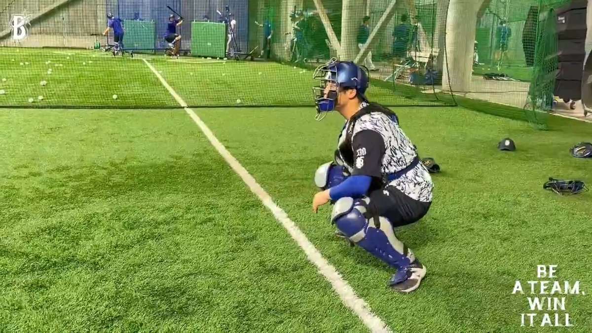 【#ファーム 情報】 #辻俊哉 コーチのブロッキング練習に取り組む捕手陣！💪 #近藤大雅 選手 #上甲凌大 選手 #益子京右 選手 #DOCK #限界のその先へ #baystars