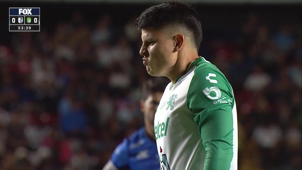 Daniel Arcila sigue haciendo goles para La Fiera. 🦁 Así fue su anotación desde el punto penal ante Gallos. #LaLigaDeLaAfición✨ | #J9 | #AP26 | #QROLEO