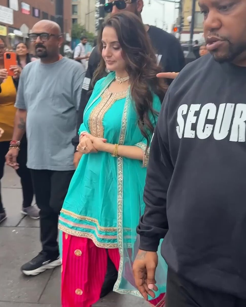 NEW YORK - Was happy to attend the GANESH UTSAV 2026 as the chief guest! Proud to see our Indian Community in America celebrating all our festivals in such a grand way n keeping our traditions n culture alive living so far from India ! JAI GANESH 🙏🏻🙏🏻🙏🏻