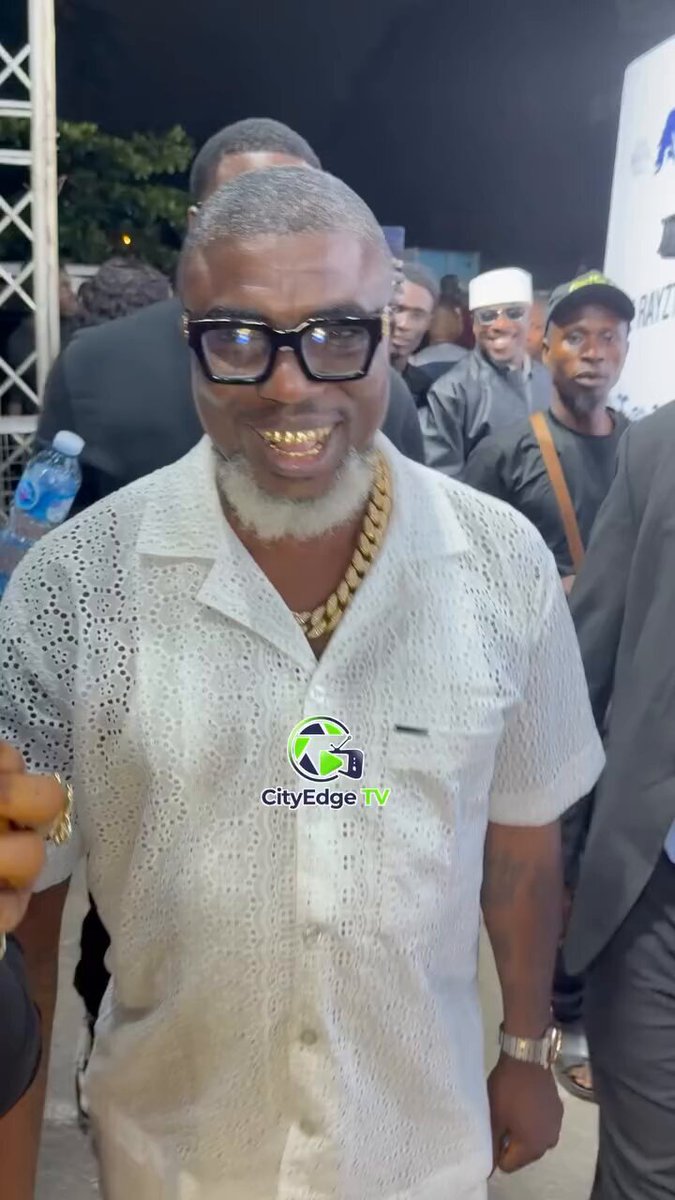 The moment Ochacho arrived at pretty mike’s party yesterday and everyone started singing how son’s song….. “Oh papa🎵” 😂🎉