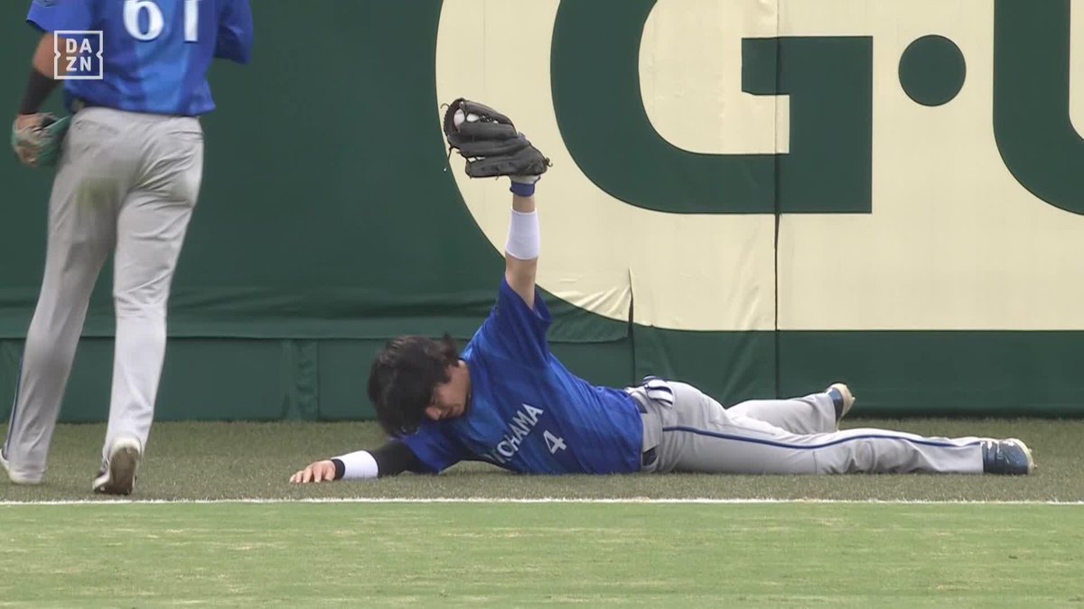 一番星の気迫 度会隆輝 スーパープレー フェンスに激突もボールは落とさず ⚾️阪神×DeNA #baystars #だったらDAZN