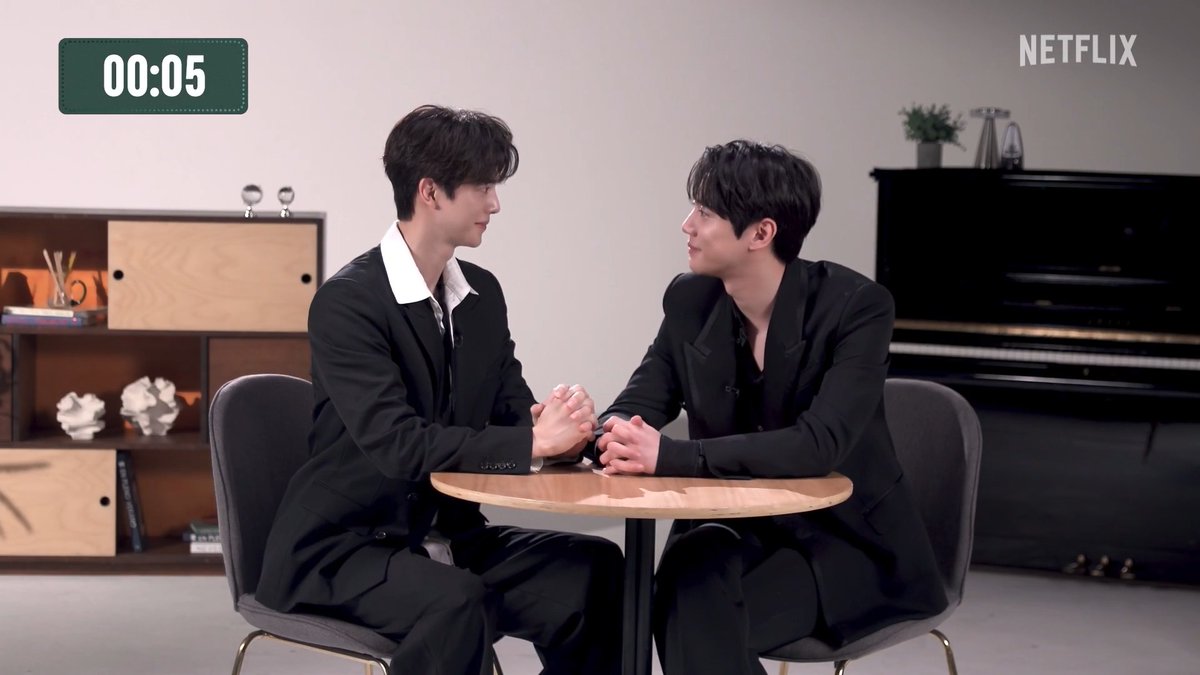 2 points for me because I asked them to do this 🙂‍↕️ #FourHandsTwoSonatas #SongKang #송강 #LeeJunyoung #이준영 #kdrama