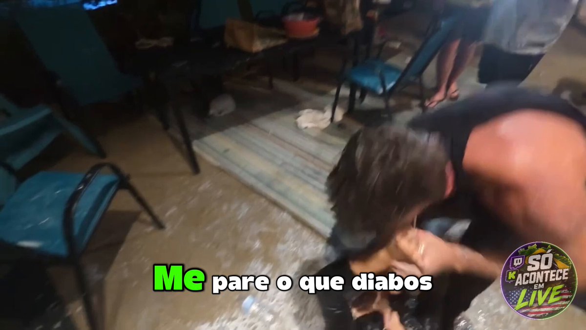 Só acontece em live 🚨 Streamer americano simplesmente deu um soco na cabeça de uma mina ao vivo. 💀 As câmeras registraram o momento em que a situação saiu do controle e Drago partiu para cima da streamer MiaMaxxed, em uma cena que rapidamente viralizou. 😳 O vídeo da agressão revoltou a comunidade, e muita gente está cobrando uma atitude da Kick. Pra quem acha que só streamer Brasileiro faz merda... 💀