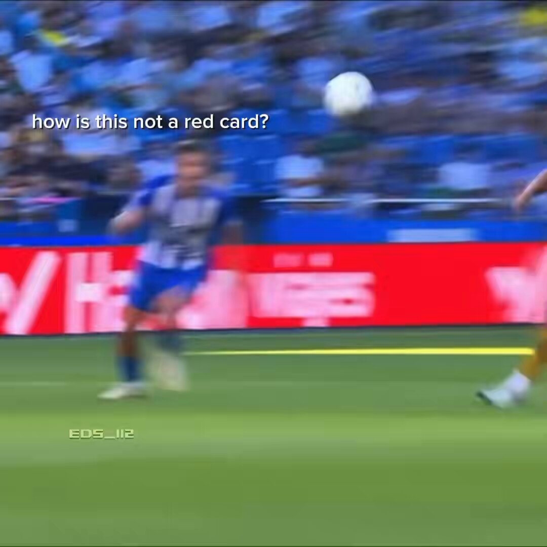 In yesterday’s match between Deportivo La Coruña and Real Betis this was not punished as a red card. These La Liga referees are the worst in Europe; no wonder they are never called for FIFA and UEFA games.