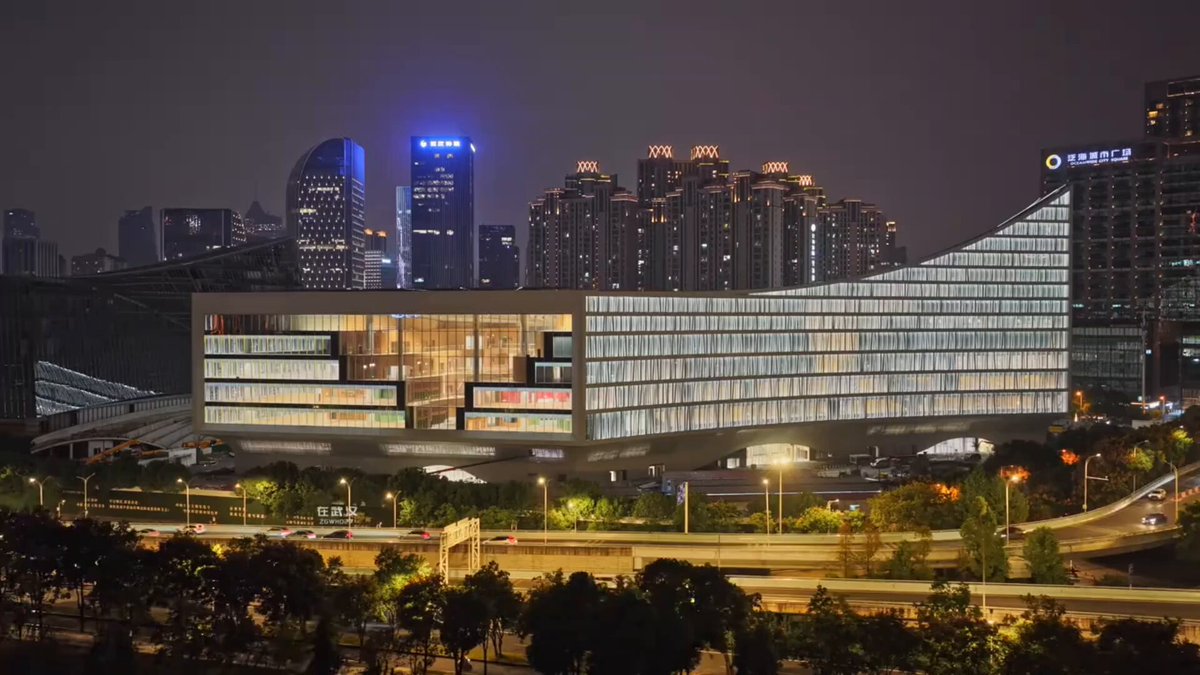 ✨🇨🇳This is a library in Wuhan, China. The design is really cool.