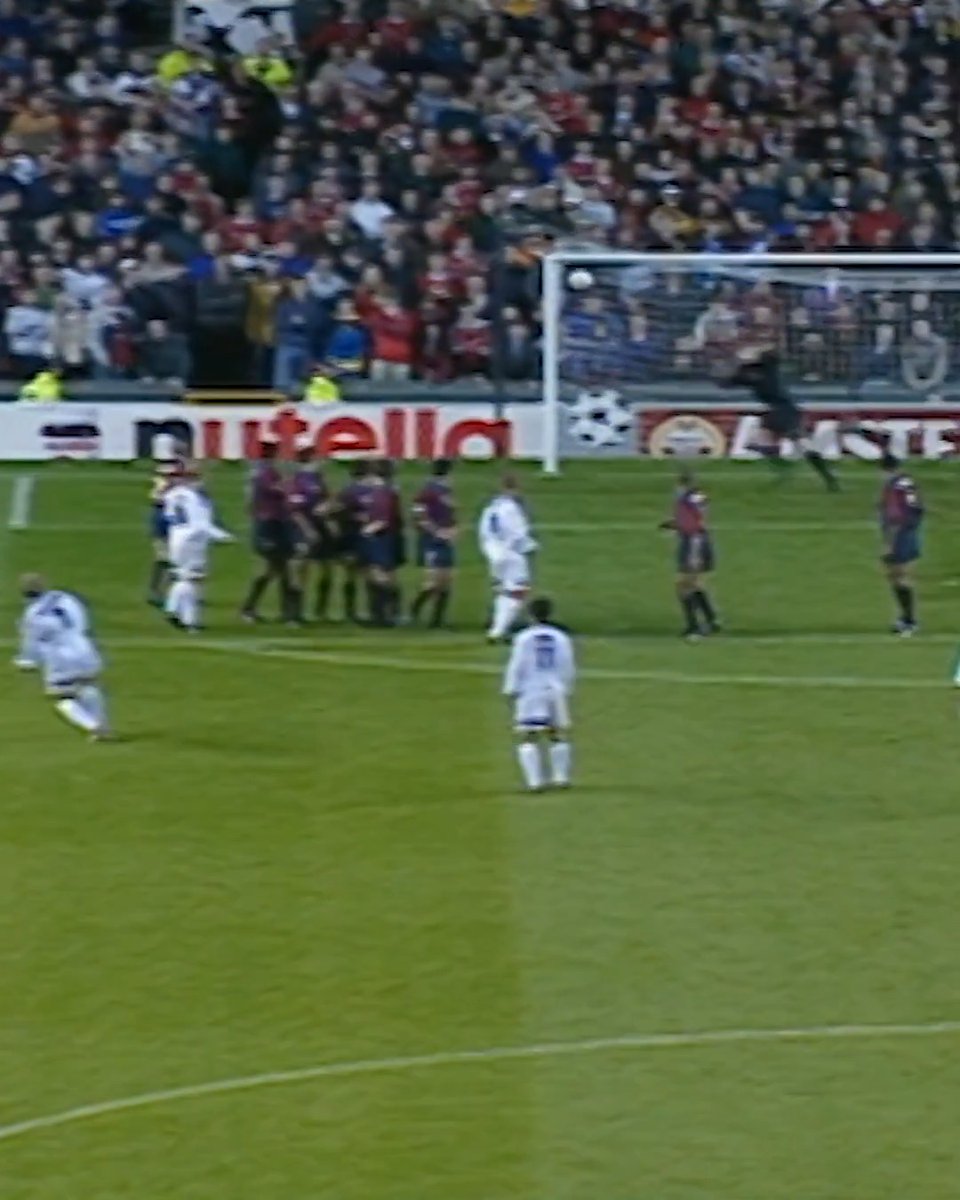 Beckham standing over a free-kick... 🎯 #UCL