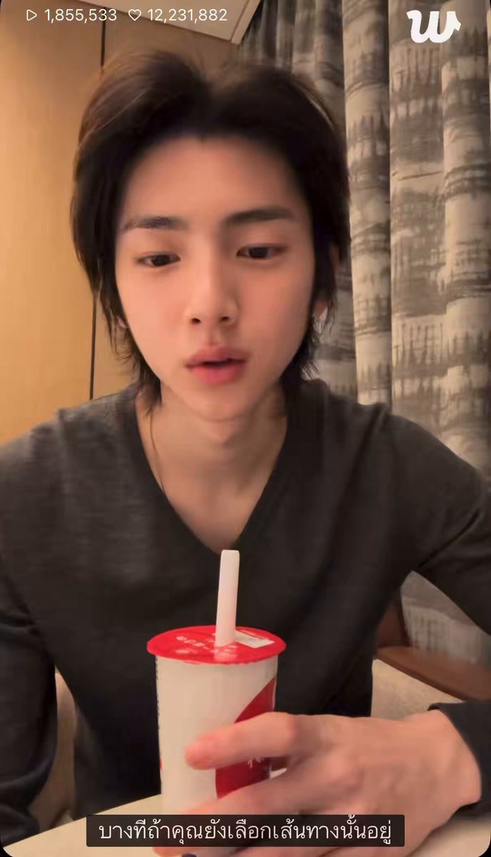 น้องจูคุยเรื่องสอบซูนึงแล้วบอกว่าถ้าตัวเองยังเลือกเส้นทางนี้อยู่อะ คงจะเตรียมตัวสอบเภสัชอยู่แหละ แต่อะไรก็ไม่แน่นอน อาชีพที่เลือกตอนนั้นคือเภสัช แต่กลับกลายมาเป็นไอดอลเฉย ไม่ค่อยเมคเซ้นเท่าไหร่ แล้วก็บอกว่าถามว่าชอบเต้นไหม ร้องเพลงไหม ไม่ชอบเลยตอนเด็กๆคะแนนดนตรีนี่น้อยที่สุดอะ โชคชะตา อิสเฟตโบร๊ว เพราะน้องจูพยายามเลยทำทุกอย่างออกมาดีอะ รักมายเซตน้องมาก ยิ่งรู้จักยิ่งรักน้องจู😭🤏🏻💖⭐️ขอบคุณที่มาเจื้อยแจ้วให้ฟังนะ ทำให้รักมากไปอีก