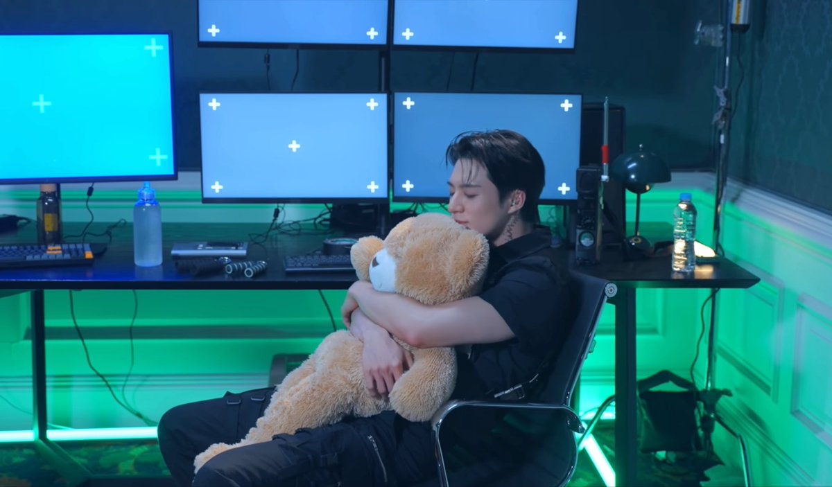 น่ารักโคด ๆ อะ ความลับของคุณการ์ดเจโน่ คือแอบนอนกอดน้องหมีตัวใหย่ ๆ อยุคนเดว ฮือ ๆๆๆๆๆๆ คร่อกฟี้ อุ้งานแล้ว ๆ 🥺🧸💕💕💕💕💕