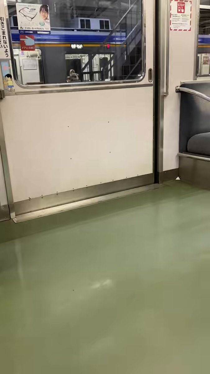 えらい乱暴なドアの開き方の6000系…😱💦